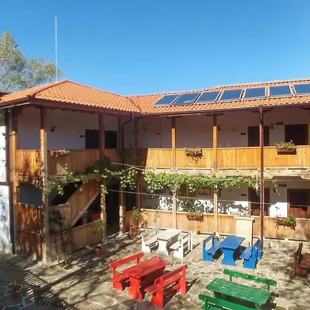 арт комплекс горски дом - Pensiune Treavna